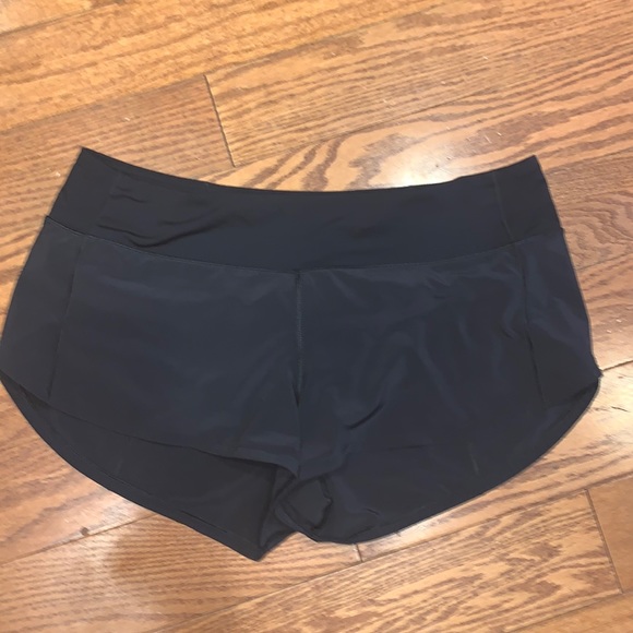 lululemon athletica Pants - Lululemon speed up  size 8 black shorts 🔥